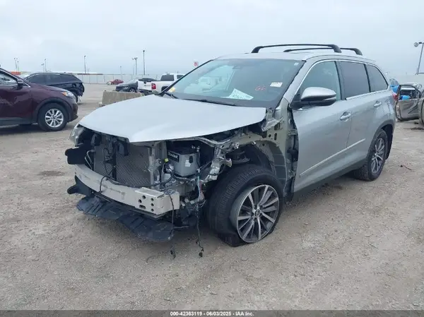 5TDKZRFH8KS317234 2019 TOYOTA HIGHLANDER - Image 2