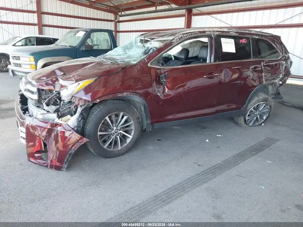 5TDKZRFH8KS321283 2019 TOYOTA HIGHLANDER - Image 2