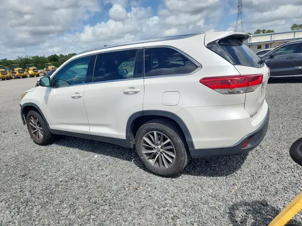 5TDKZRFH8KS322689 2019 TOYOTA HIGHLANDER - Image 2