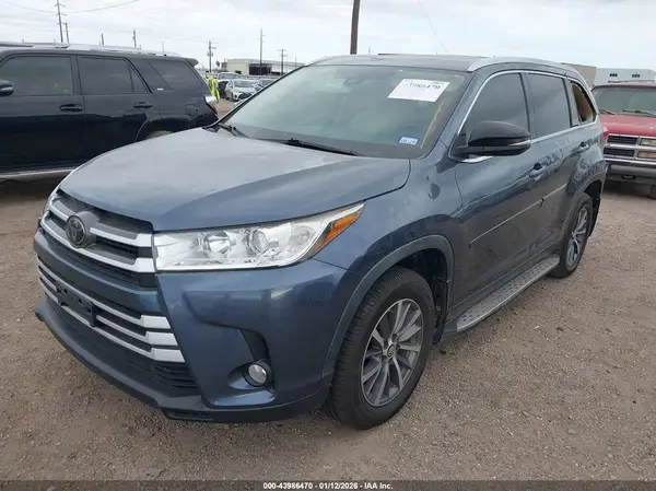 5TDKZRFH8KS323521 2019 TOYOTA HIGHLANDER - Image 2