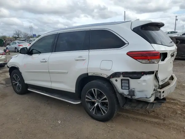 5TDKZRFH8KS326628 2019 TOYOTA HIGHLANDER - Image 2