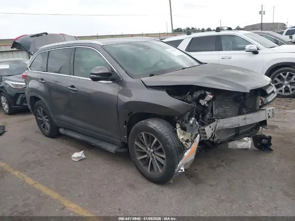 5TDKZRFH8KS329254 2019 TOYOTA HIGHLANDER - Image 1