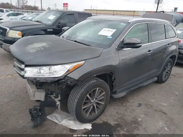 5TDKZRFH8KS329254 2019 TOYOTA HIGHLANDER - Image 2