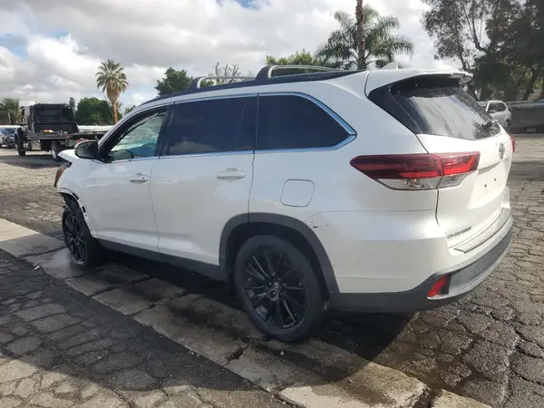 5TDKZRFH8KS340626 2019 TOYOTA HIGHLANDER - Image 2