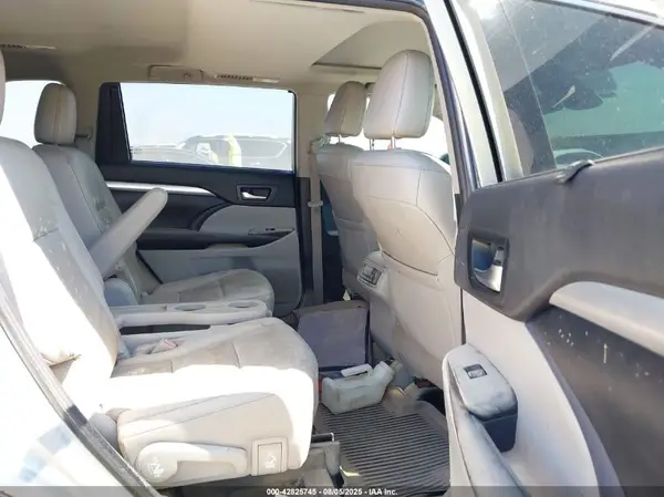 5TDKZRFH8KS345034 2019 TOYOTA HIGHLANDER - Image 8