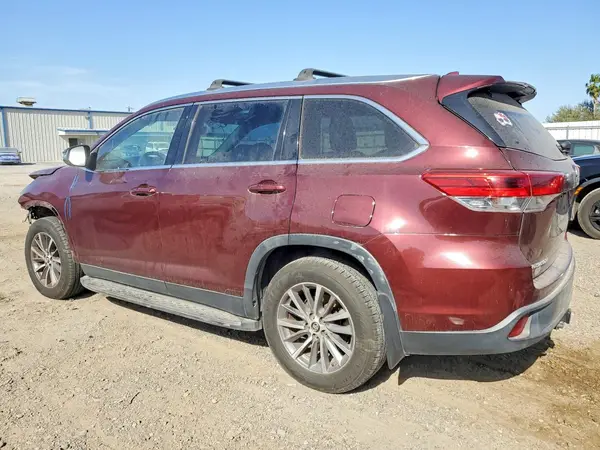 5TDKZRFH8KS350461 2019 TOYOTA HIGHLANDER - Image 2