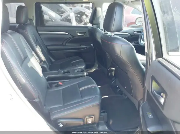 5TDKZRFH8KS352503 2019 TOYOTA HIGHLANDER - Image 8
