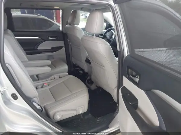 5TDKZRFH8KS552538 2019 TOYOTA HIGHLANDER - Image 8