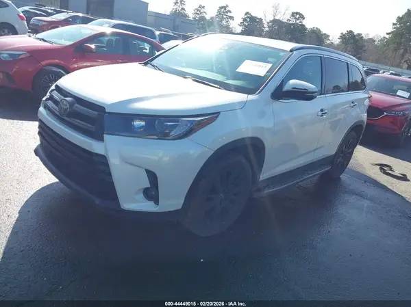 5TDKZRFH8KS554726 2019 TOYOTA HIGHLANDER - Image 2