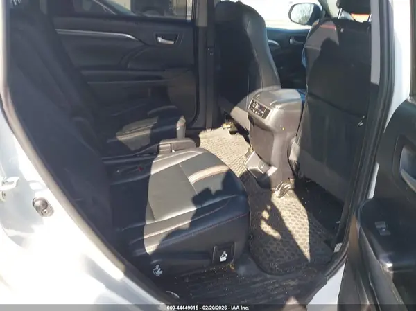 5TDKZRFH8KS554726 2019 TOYOTA HIGHLANDER - Image 8