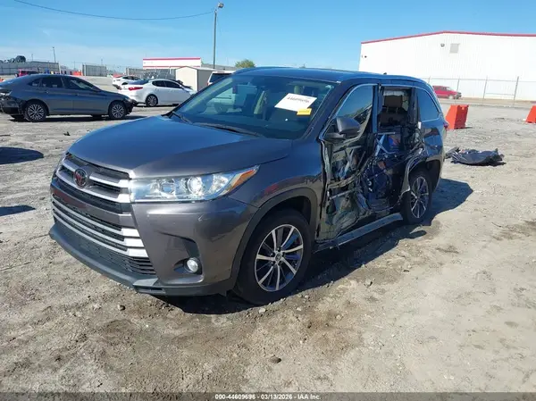 5TDKZRFH8KS554953 2019 TOYOTA HIGHLANDER - Image 2