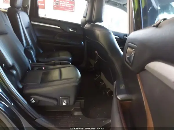 5TDKZRFH8KS557237 2019 TOYOTA HIGHLANDER - Image 8