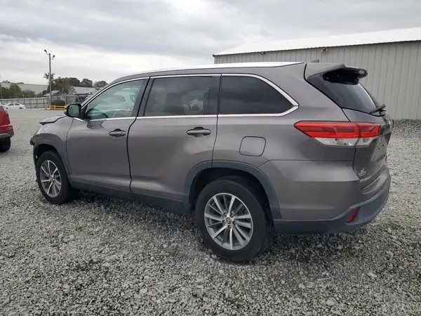 5TDKZRFH8KS557514 2019 TOYOTA HIGHLANDER - Image 2