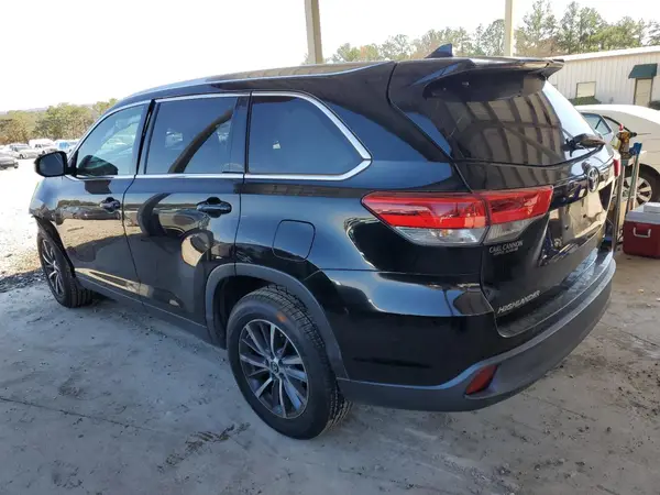5TDKZRFH8KS558632 2019 TOYOTA HIGHLANDER - Image 2