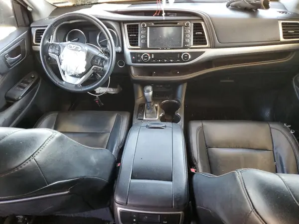 5TDKZRFH8KS558632 2019 TOYOTA HIGHLANDER - Image 8