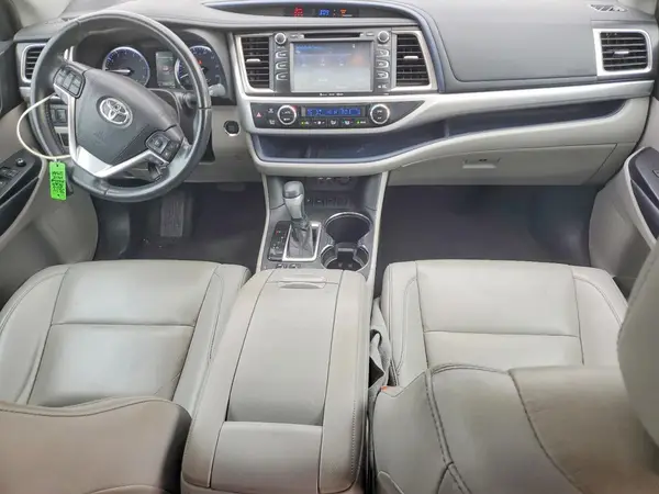 5TDKZRFH8KS559814 2019 TOYOTA HIGHLANDER - Image 8
