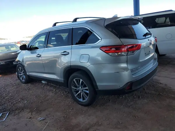 5TDKZRFH8KS563426 2019 TOYOTA HIGHLANDER - Image 2