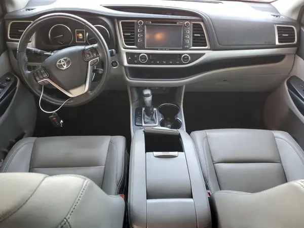 5TDKZRFH8KS563426 2019 TOYOTA HIGHLANDER - Image 8