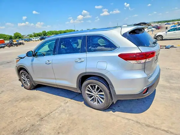 5TDKZRFH8KS565273 2019 TOYOTA HIGHLANDER - Image 2