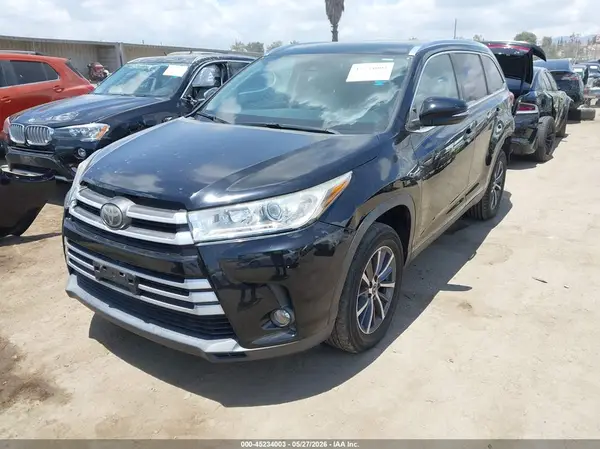 5TDKZRFH8KS565659 2019 TOYOTA HIGHLANDER - Image 2