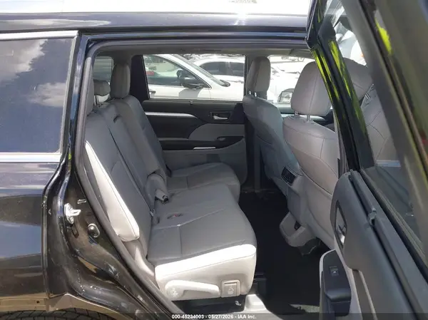 5TDKZRFH8KS565659 2019 TOYOTA HIGHLANDER - Image 8