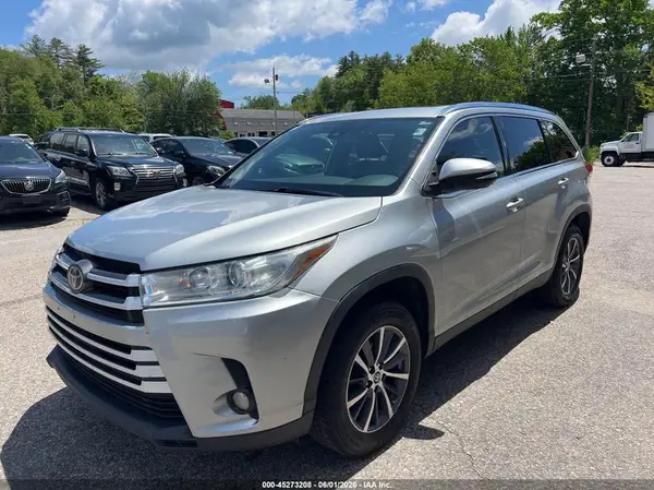 5TDKZRFH8KS566312 2019 TOYOTA HIGHLANDER - Image 2