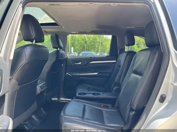 5TDKZRFH8KS566312 2019 TOYOTA HIGHLANDER - Image 8