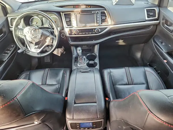 5TDKZRFH8KS568805 2019 TOYOTA HIGHLANDER - Image 8