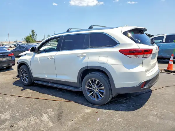 5TDKZRFH8KS568934 2019 TOYOTA HIGHLANDER - Image 2