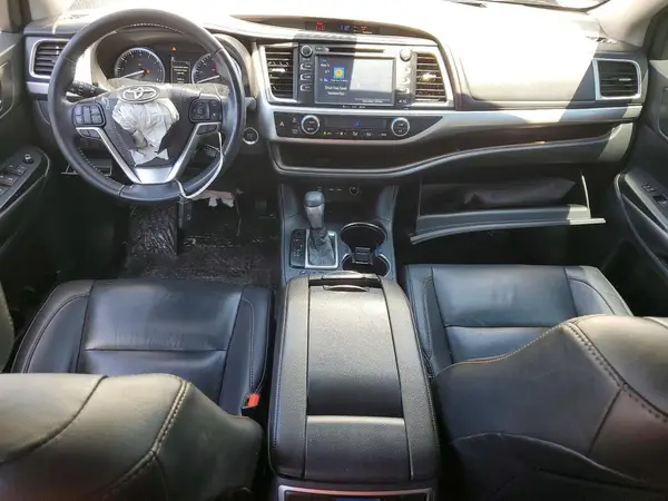 5TDKZRFH8KS568934 2019 TOYOTA HIGHLANDER - Image 8