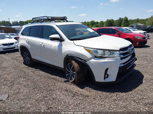 5TDKZRFH8KS569498 2019 TOYOTA HIGHLANDER - Image 1
