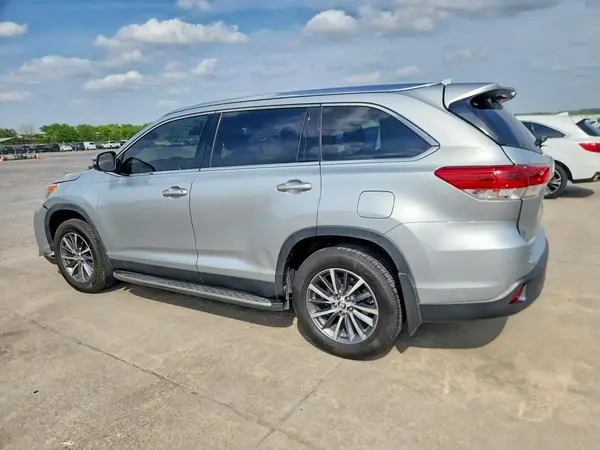 5TDKZRFH8KS570280 2019 TOYOTA HIGHLANDER - Image 2