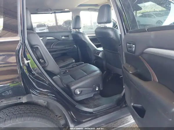 5TDKZRFH8KS570781 2019 TOYOTA HIGHLANDER - Image 8