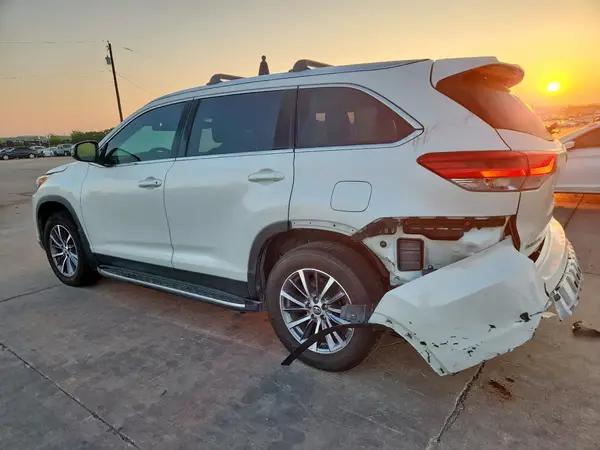 5TDKZRFH8KS571834 2019 TOYOTA HIGHLANDER - Image 2
