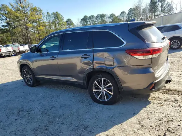 5TDKZRFH8KS572742 2019 TOYOTA HIGHLANDER - Image 2