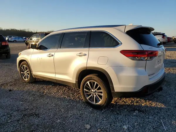 5TDKZRFH8KS573003 2019 TOYOTA HIGHLANDER - Image 2
