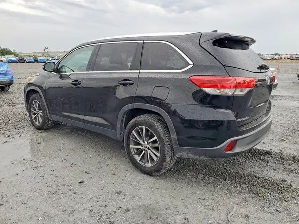 5TDKZRFH8KS573194 2019 TOYOTA HIGHLANDER - Image 2