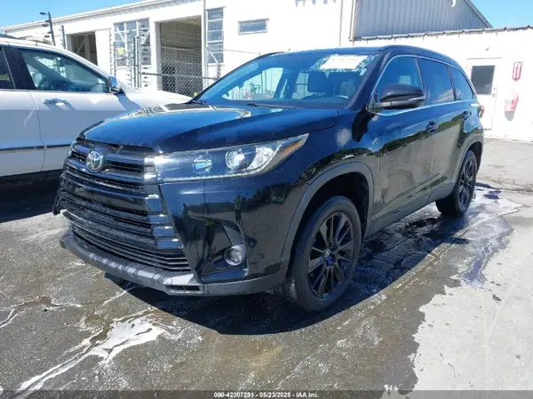 5TDKZRFH8KS573390 2019 TOYOTA HIGHLANDER - Image 2