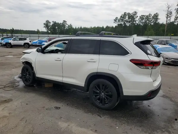 5TDKZRFH8KS573860 2019 TOYOTA HIGHLANDER - Image 2