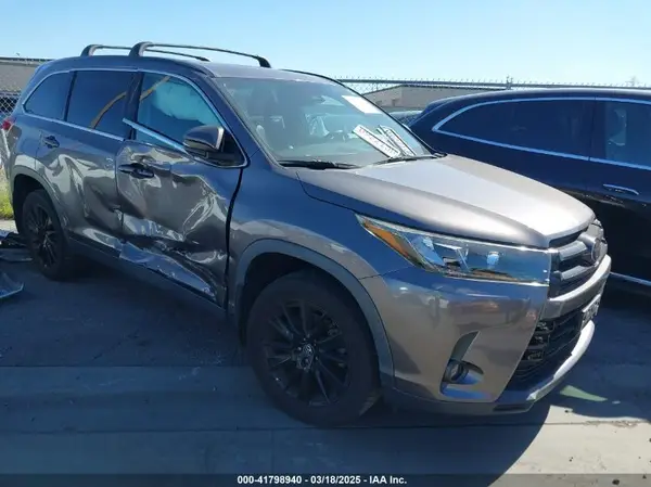 5TDKZRFH8KS574152 2019 TOYOTA HIGHLANDER - Image 1