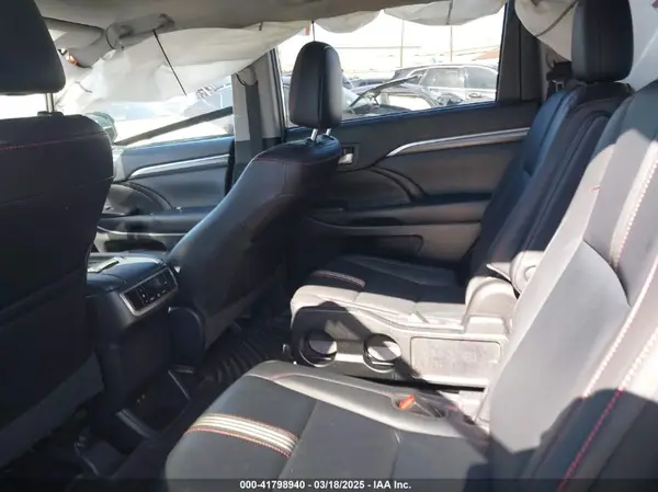 5TDKZRFH8KS574152 2019 TOYOTA HIGHLANDER - Image 8