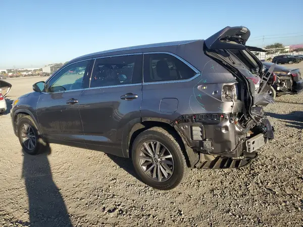 5TDKZRFH8KS575043 2019 TOYOTA HIGHLANDER - Image 2