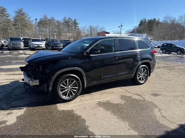 5TDKZRFH9HS188963 2017 TOYOTA HIGHLANDER - Image 2