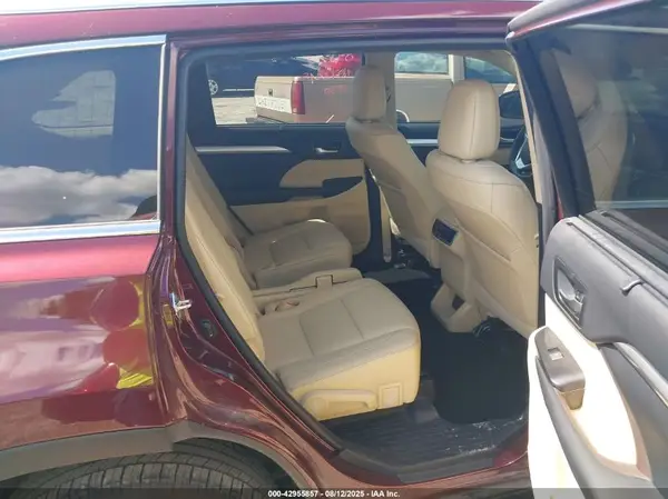 5TDKZRFH9HS228541 2017 TOYOTA HIGHLANDER - Image 8