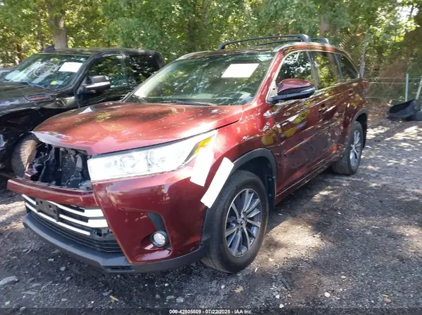 5TDKZRFH9HS234677 2017 TOYOTA HIGHLANDER - Image 2