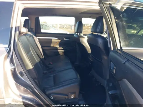 5TDKZRFH9HS508900 2017 TOYOTA HIGHLANDER - Image 8