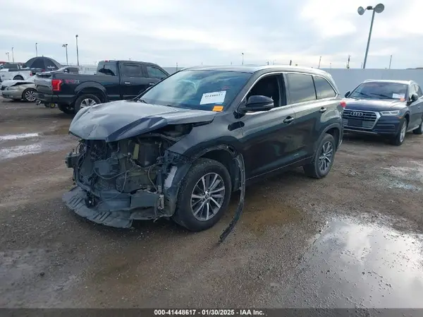 5TDKZRFH9HS509478 2017 TOYOTA HIGHLANDER - Image 2
