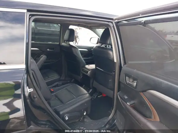 5TDKZRFH9HS509478 2017 TOYOTA HIGHLANDER - Image 8