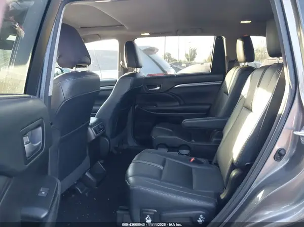 5TDKZRFH9HS514678 2017 TOYOTA HIGHLANDER - Image 8