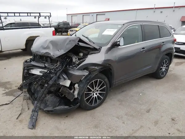 5TDKZRFH9HS514731 2017 TOYOTA HIGHLANDER - Image 2